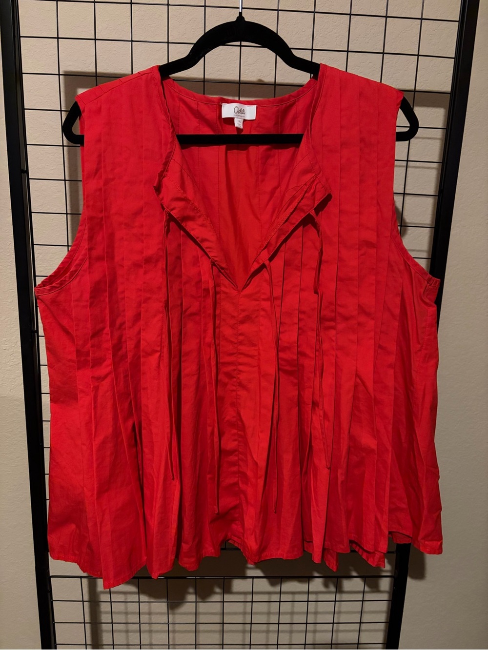 Oddy Red Sleeveless Pleated Women’s Top